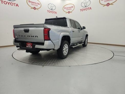 Used 2025 Toyota Tacoma SR5 AWD/4WD image 8