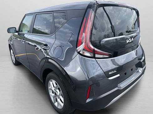 Used 2025 Kia Soul LX w/ LX Technology Package FWD image 3