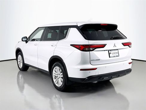 Used 2023 Mitsubishi Outlander ES image 8