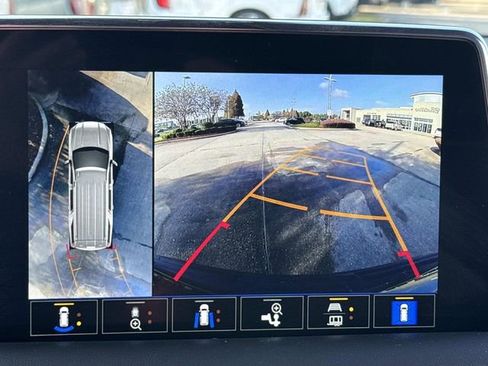 Used 2023 GMC Yukon XL SLT w/ SLT Premium Package image 26