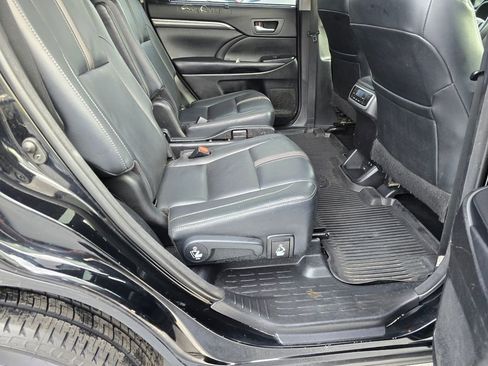 Used 2018 Toyota Highlander SE image 14
