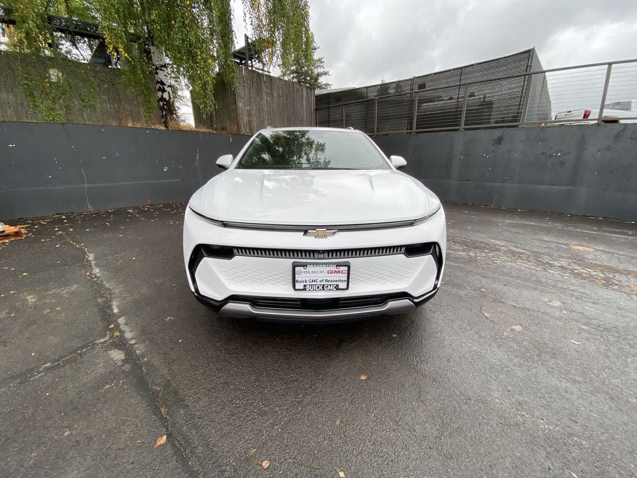 Used 2024 Chevrolet Equinox EV LT FWD image 9