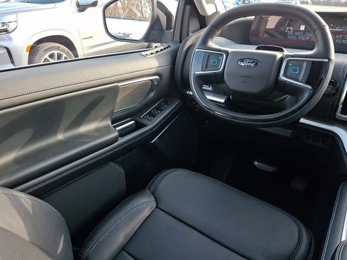 New 2025 Ford Expedition Platinum w/ Driver's Package image 9