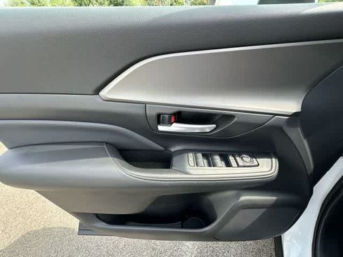 Used 2024 Toyota Grand Highlander AWD image 17