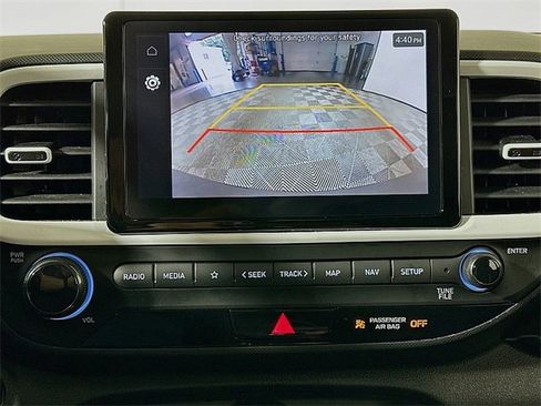 Used 2023 Hyundai Venue Limited image 16