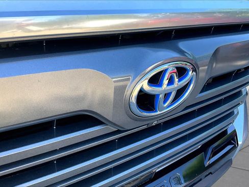 Used 2024 Toyota Tundra Limited AWD/4WD image 28