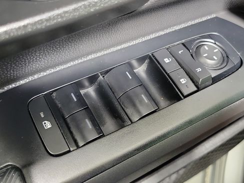 Certified 2025 Toyota Tacoma SR5 AWD/4WD image 20