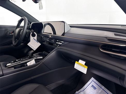 New 2025 Toyota Crown Signia image 40