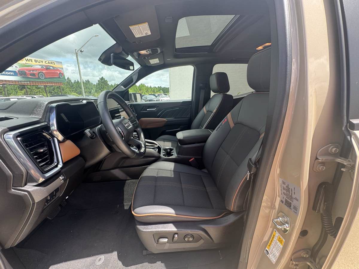 Used 2024 GMC Canyon AT4 w/ Technology Package AWD/4WD image 7
