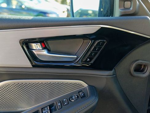 Used 2023 Acura MDX SH-AWD image 17