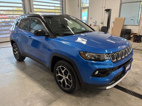 Certified 2024 Jeep Compass Limited AWD/4WD image 4