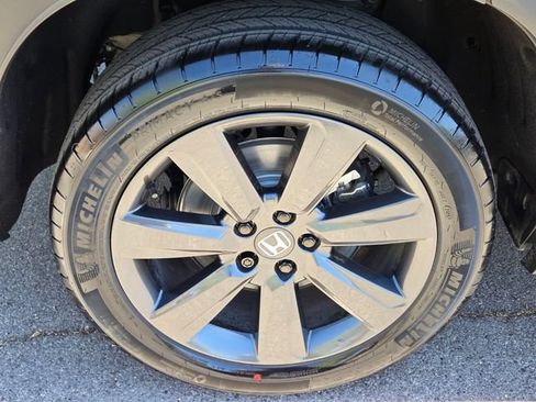 Certified 2023 Honda Pilot Sport image 12