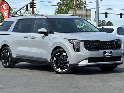 New 2026 Kia Carnival EX FWD image 2