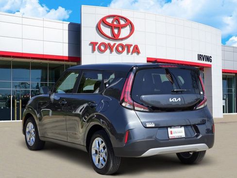 Used 2023 Kia Soul LX w/ LX Technology Package image 3