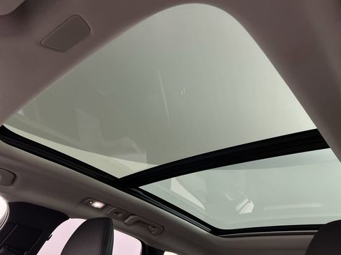 Certified 2025 Volvo XC60 B5 Plus image 17