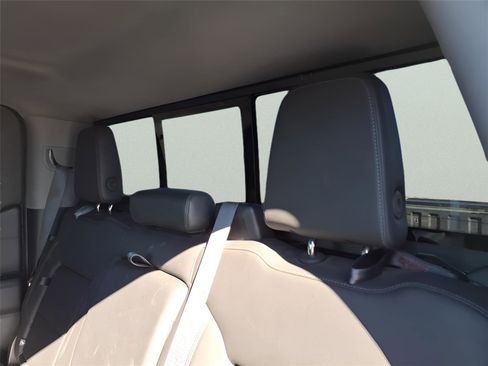 Used 2020 Chevrolet Silverado 1500 LT w/ All-Star Edition image 13