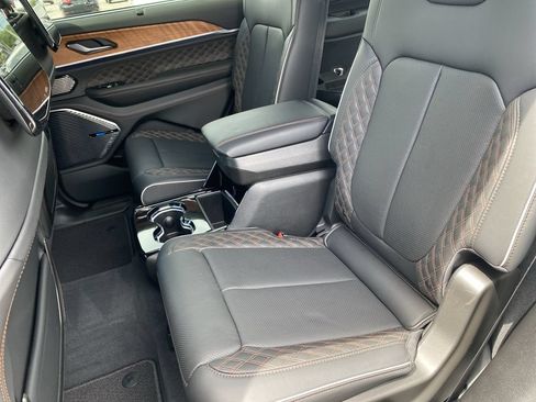 Used 2023 Jeep Grand Cherokee L Summit AWD/4WD image 27