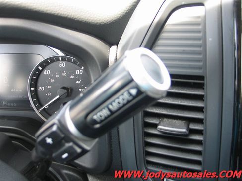 Used 2024 Nissan Titan SV AWD/4WD image 9