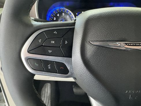 Used 2022 Chrysler Voyager LX FWD image 13