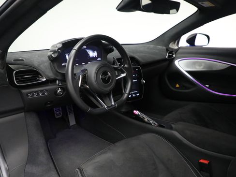 Used 2023 McLaren Artura image 15