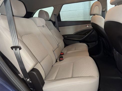 Used 2017 Hyundai Santa Fe SE image 16