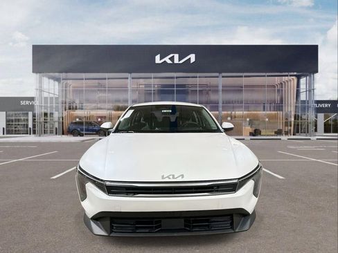 New 2025 Kia K4 LX image 3
