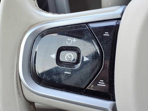 Used 2020 Volvo S60 T6 Momentum image 18