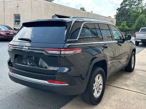 Used 2024 Jeep Grand Cherokee Laredo AWD/4WD image 7