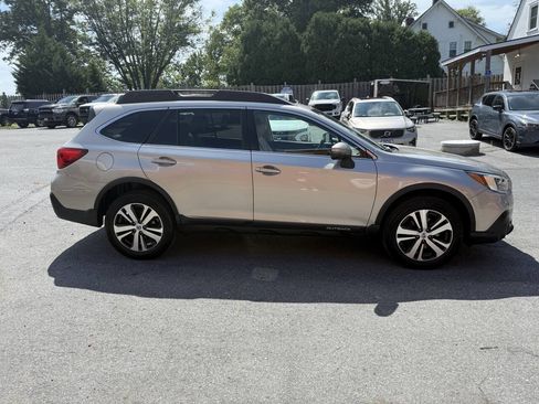 Used 2019 Subaru Outback 2.5i Limited AWD/4WD image 5