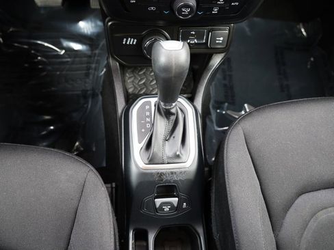 Used 2020 Jeep Renegade Latitude w/ Cold Weather Group image 23