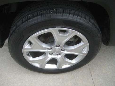 Used 2022 Jeep Renegade Limited AWD/4WD image 9