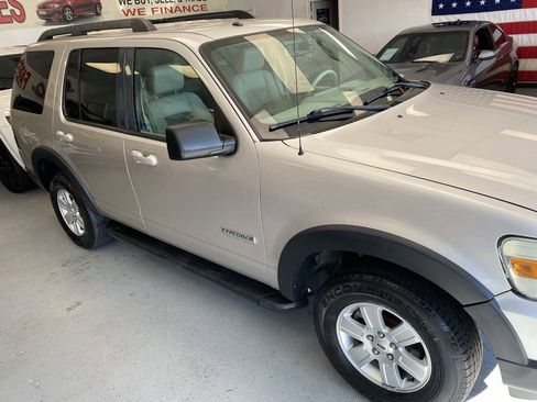 Used 2007 Ford Explorer XLT image 4