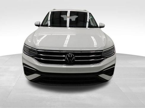 Used 2023 Volkswagen Tiguan SE image 3