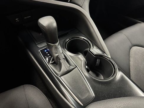 Used 2018 Toyota Camry L image 26