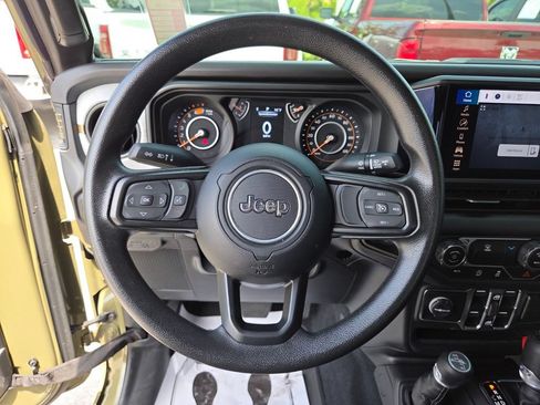 Used 2025 Jeep Wrangler Unlimited Sport AWD/4WD image 31