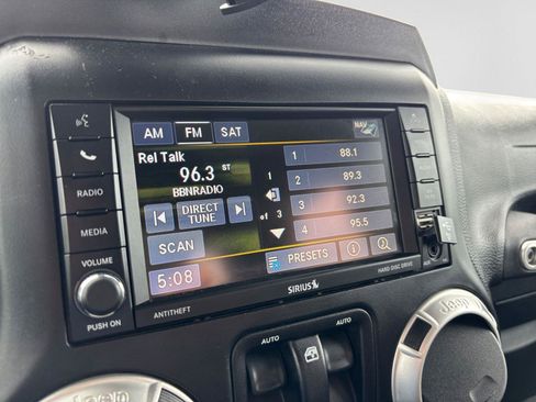 Used 2017 Jeep Wrangler Sahara w/ Connectivity Group AWD/4WD image 22