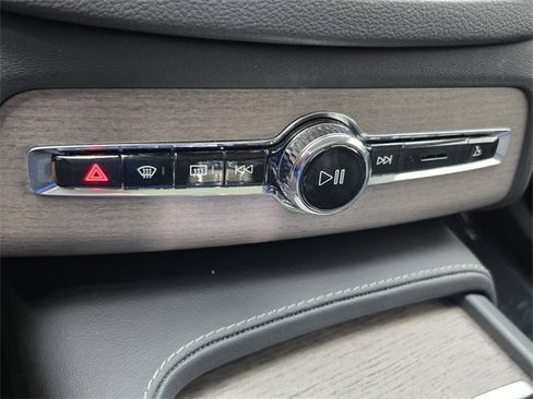 Used 2023 Volvo XC90 T8 Ultimate w/ Lounge Package image 21