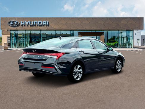 New 2025 Hyundai Elantra Limited w/ Cargo Package FWD image 7