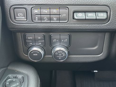 Certified 2022 GMC Yukon Denali AWD/4WD image 18