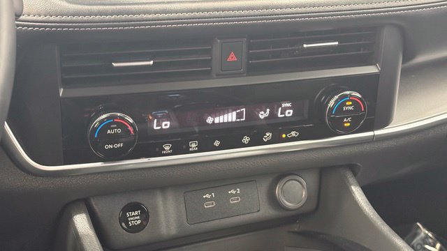 Used 2025 Nissan Rogue SV AWD/4WD image 39