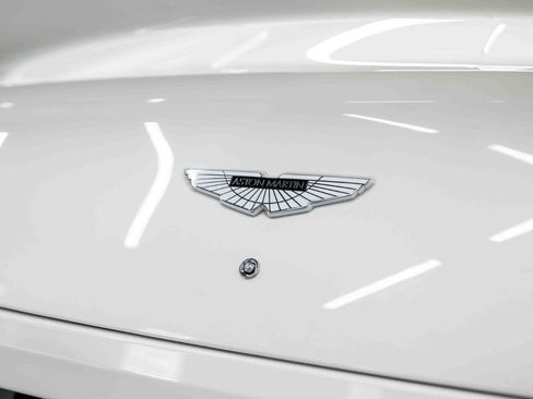 Used 2016 Aston Martin Vanquish Coupe image 21