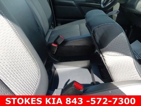 Used 2018 Nissan Titan S image 27