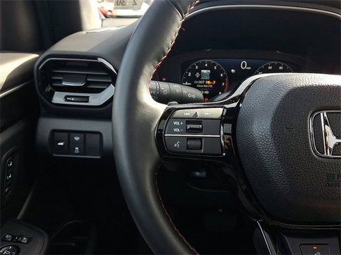 Certified 2025 Honda Pilot Black Edition image 22