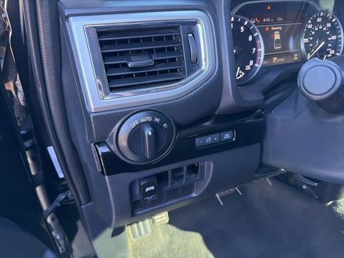 Used 2021 Nissan Titan SV AWD/4WD image 26