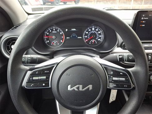 Used 2022 Kia Forte LXS image 18