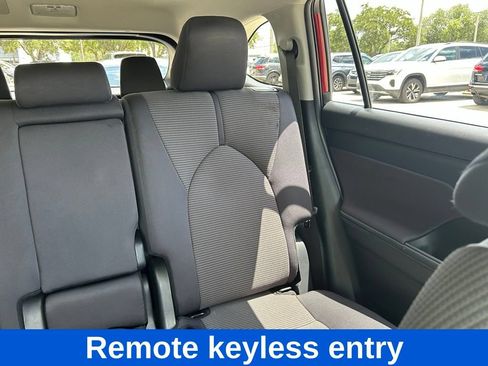 Used 2024 Toyota Highlander LE FWD image 15