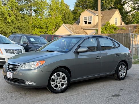 Used 2010 Hyundai Elantra GLS FWD image 2