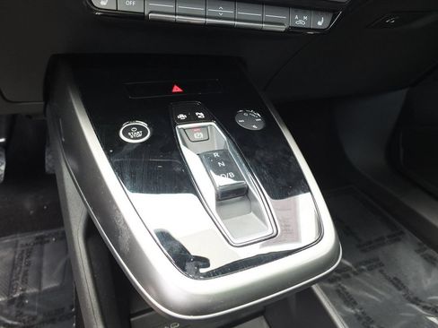 Used 2024 Audi Q4 e-tron Premium w/ Convenience Package AWD/4WD image 30
