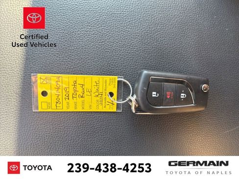 Used 2019 Toyota RAV4 LE w/ Carpet Mat Package image 22