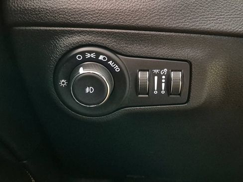 Used 2021 Jeep Compass Latitude FWD image 18